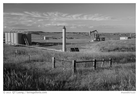Jack pump. North Dakota, USA (black and white)
