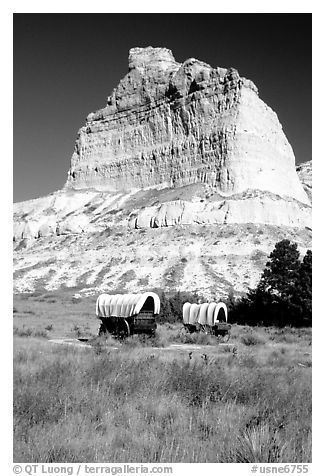 Old wagons and bluff. Scotts Bluff National Monument. Nebraska, USA (black and white)