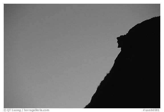 Profile of old man of the mountain, Franconia Notch State Park. New Hampshire, USA (black and white)