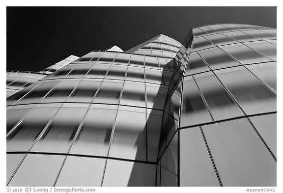 IAC building, afternoon. NYC, New York, USA (black and white)