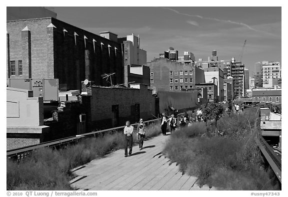 People strolling the High Line. NYC, New York, USA