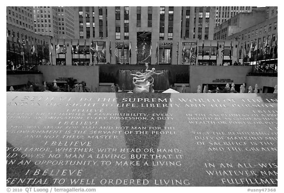 Plaque with the credo of John D Rockefeller, Rockefeller Plaza. NYC, New York, USA