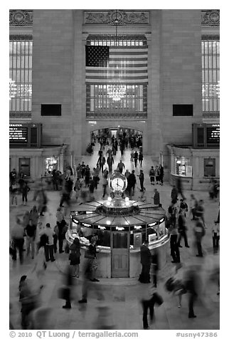 Bustling crowds in motion, Grand Central Station. NYC, New York, USA
