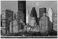 Manhattan skyline from Roosevelt Island, morning. NYC, New York, USA ( black and white)