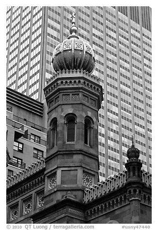 Central synagogue dome. NYC, New York, USA (black and white)