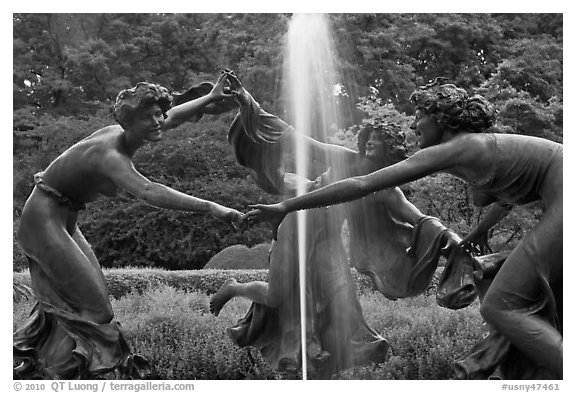 Three Dancing Maidens sculpture and fountain, Central Park. NYC, New York, USA (black and white)