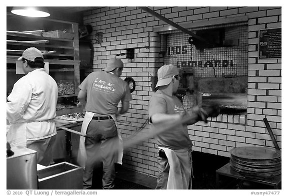 Pizza preparation, Lombardi pizzeria kitchen. NYC, New York, USA (black and white)