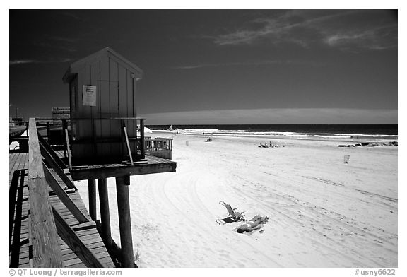 Sandy beach, Long Beach. Long Island, New York, USA (black and white)