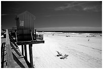 Sandy beach, Long Beach. New York, USA ( black and white)
