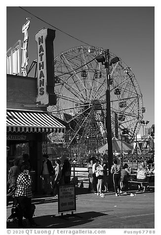 Ferris Wheel, Coney Island. New York, USA (black and white)