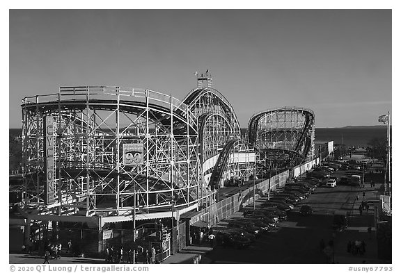 Cyclone roller coaster. New York, USA (black and white)