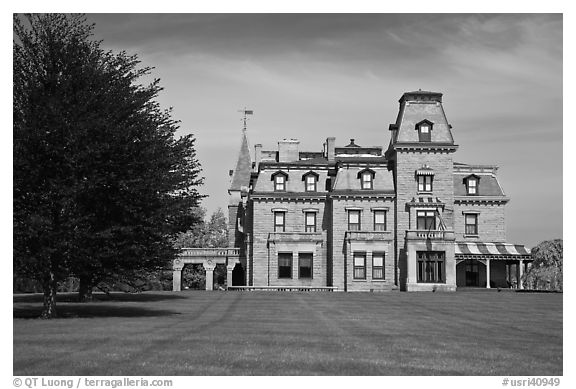 Chateau-sur-Mer mansion in Victorian style, viewed from lawn. Newport, Rhode Island, USA (black and white)