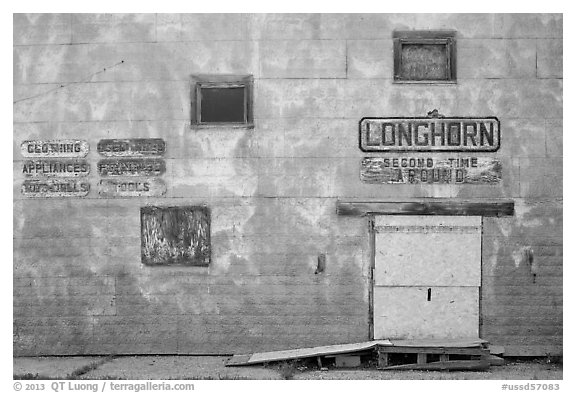 Longhorn store, Scenic. South Dakota, USA (black and white)