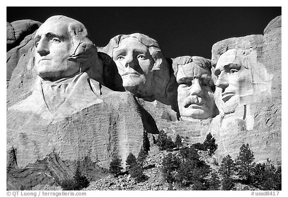 Faces of Four US Presidents carved in a cliff, Mt Rushmore National Memorial. South Dakota, USA (black and white)