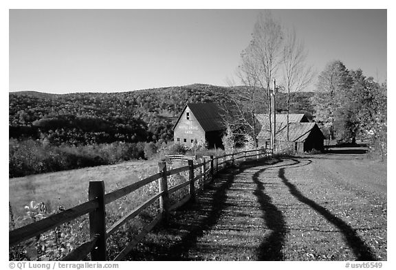 Fence and barn. Vermont, New England, USA (black and white)
