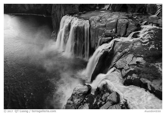 Converging waterfalls at Shoshone Falls. Idaho, USA (black and white)
