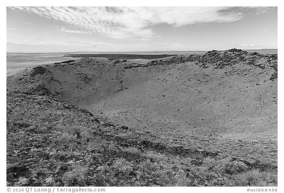 Bear Den Butte cinder cone crater. Craters of the Moon National Monument and Preserve, Idaho, USA (black and white)