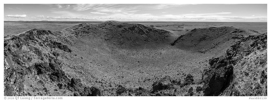 Bear Den Butte. Craters of the Moon National Monument and Preserve, Idaho, USA (black and white)