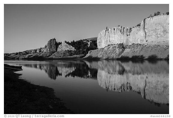 LaBarge Rock and white cliffs at sunrise. Upper Missouri River Breaks National Monument, Montana, USA (black and white)