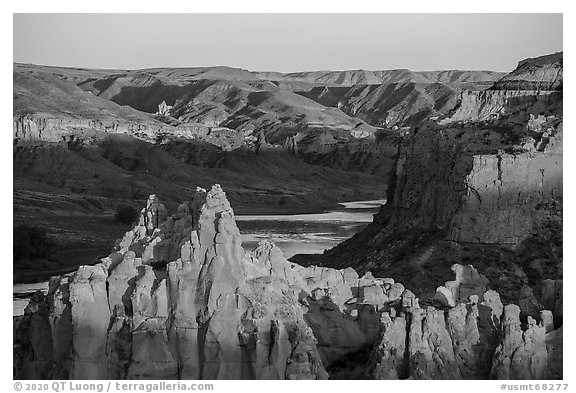 Pinnacles from Hole-in-the-Wall at sunset. Upper Missouri River Breaks National Monument, Montana, USA (black and white)