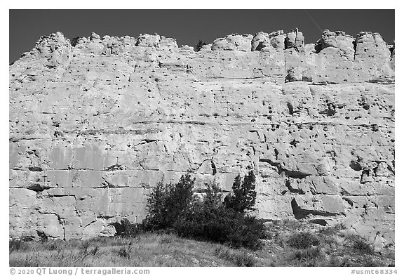 Sandstone wall. Upper Missouri River Breaks National Monument, Montana, USA (black and white)