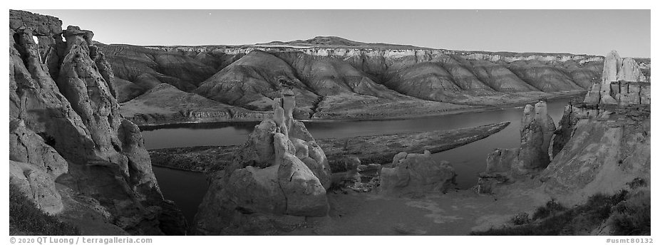 Hole-in-the-Wall. Upper Missouri River Breaks National Monument, Montana, USA (black and white)
