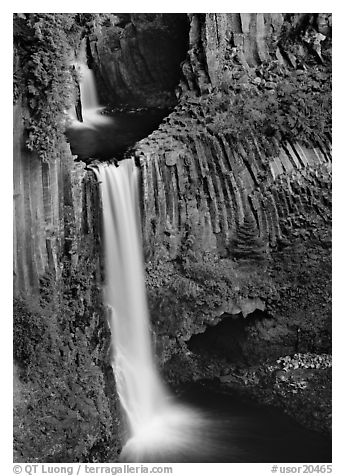 Toketee Falls. USA (black and white)