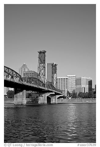 Williamette River at Hawthorne Bridge and high-rise buildings. Portland, Oregon, USA