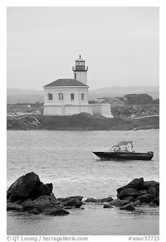 Small boat and Coquille River lighthouse. Bandon, Oregon, USA (black and white)