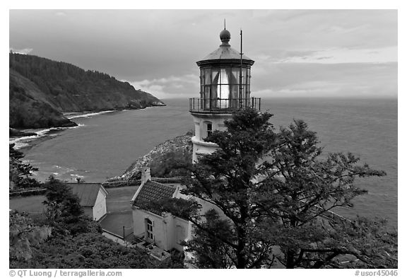 Heceta Head lighthouse and coastline. Oregon, USA (black and white)