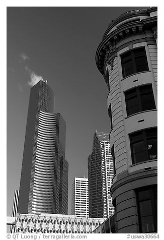 Skyscrapper and vintage buiding. Seattle, Washington (black and white)