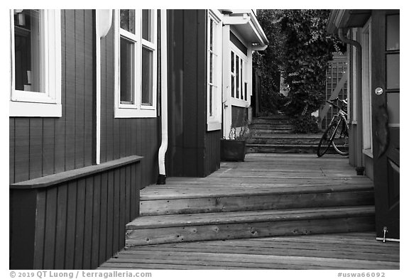 Alley, Friday Harbor, San Juan Island. Washington (black and white)