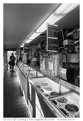 Ice cream shop, Friday Harbor, San Juan Island. Washington (black and white)
