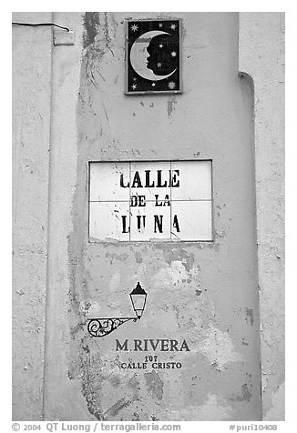 Street sign in Spanish. San Juan, Puerto Rico (black and white)