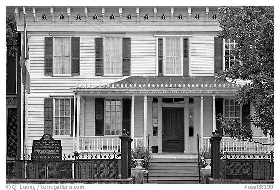 First White House of the Confederacy. Montgomery, Alabama, USA (black and white)