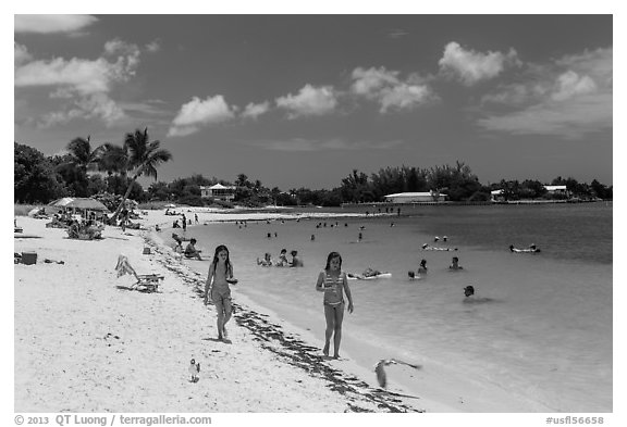 Families on Sombrero Beach, Marathon Key. The Keys, Florida, USA