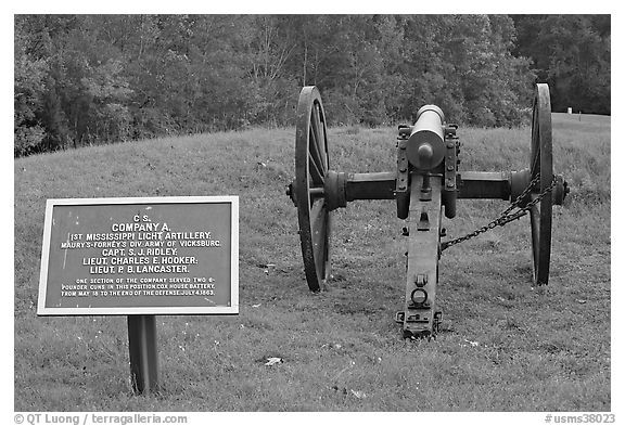 Confederate position marker and cannon, Vicksburg National Military Park. Vicksburg, Mississippi, USA