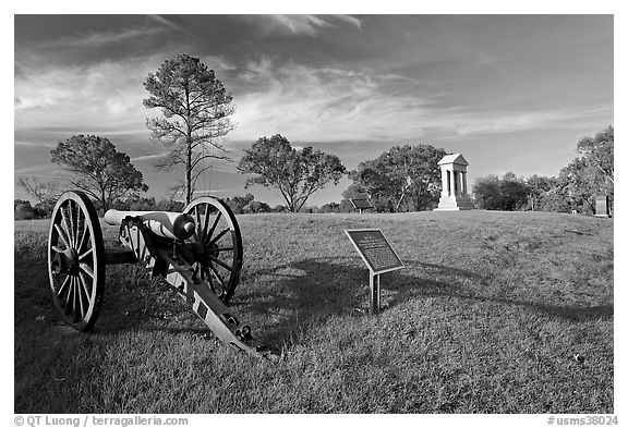 Cannon, union position marker, and monument, Vicksburg National Military Park. Vicksburg, Mississippi, USA