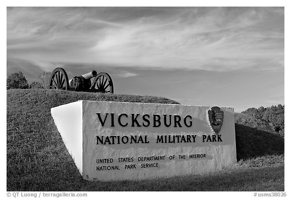 Entrance sign and cannon, Vicksburg National Military Park. Vicksburg, Mississippi, USA (black and white)
