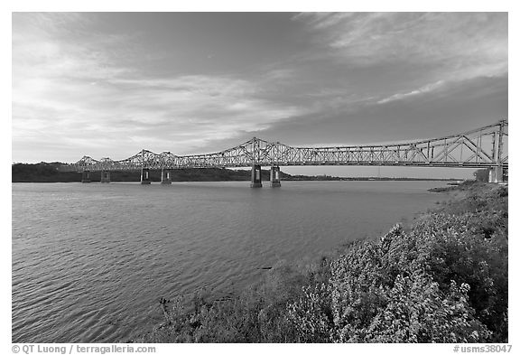 Brige of the Mississippi River, early morning. Natchez, Mississippi, USA (black and white)