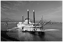 Riverboat and bridge over the Mississippi River. Natchez, Mississippi, USA (black and white)