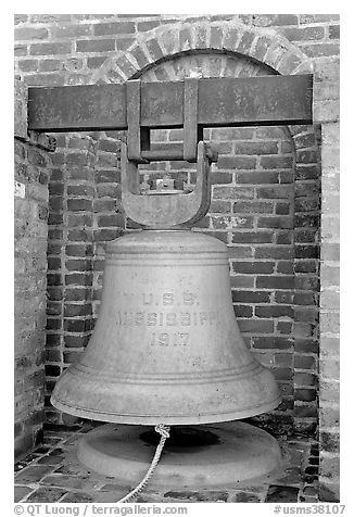 Bell from the USS Mississippi in Rosalie garden. Natchez, Mississippi, USA (black and white)