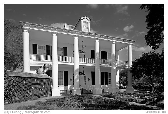 Rosalie house in Georgian style. Natchez, Mississippi, USA (black and white)