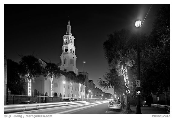 St Michael Episcopal Church and street with traffic at night. Charleston, South Carolina, USA (black and white)