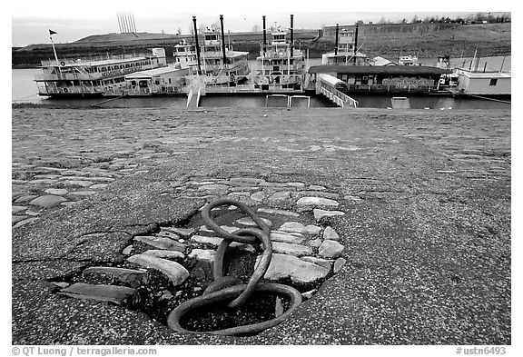 Riverfront, anchoring ring and riverboats. Memphis, Tennessee, USA (black and white)