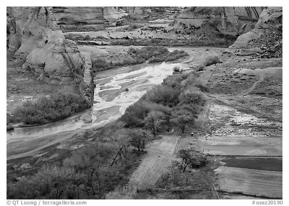 Farm on the valley floor of Canyon de Chelly. Canyon de Chelly  National Monument, Arizona, USA (black and white)