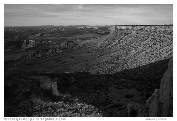Rim cliffs, Sanup Plateau, from Twin Point. Grand Canyon-Parashant National Monument, Arizona, USA (black and white)