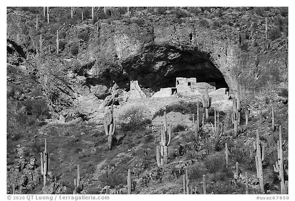 Salado-style cliff dwellings, Tonto National Monument. Tonto Naftional Monument, Arizona, USA (black and white)