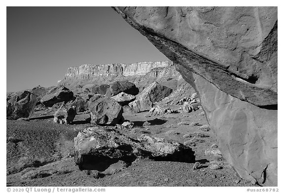 Overhanging boulder and cliffs. Vermilion Cliffs National Monument, Arizona, USA (black and white)
