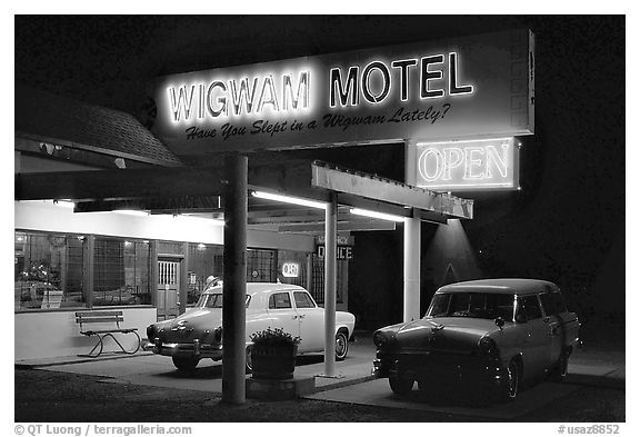 Motel with classic American cars, Holbrook. Arizona, USA (black and white)